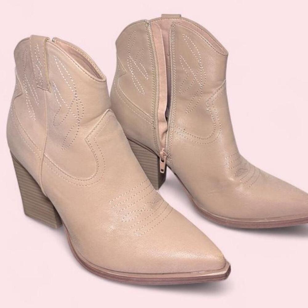 MIA size 7.5 blush pink western ankle boots coquette western boho country fall